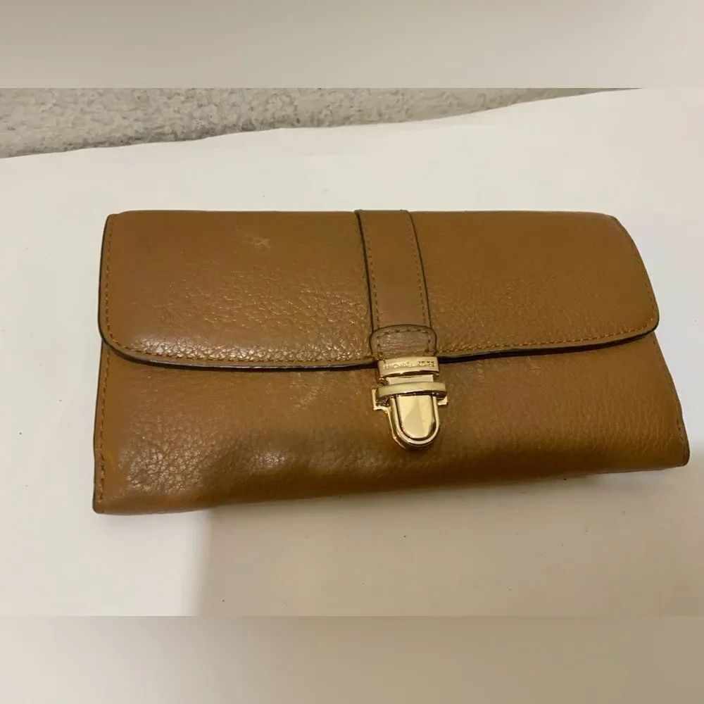 Michael Kors Smooth Pebble leather wallet tan snap front
